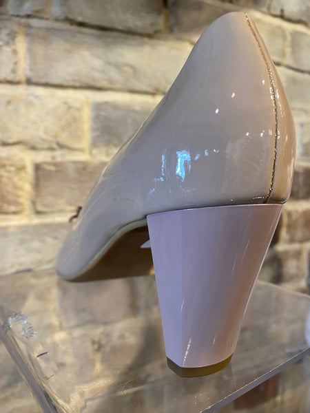 H022 Hogl  ladies patent leather shoe