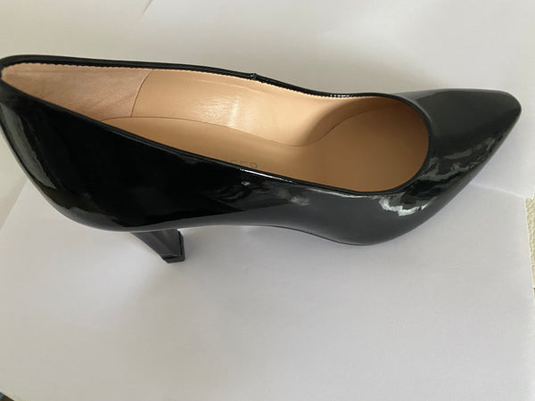 PK08 Peter Kaiser black patent leather shoe