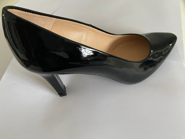 PK08 Peter Kaiser black patent leather shoe
