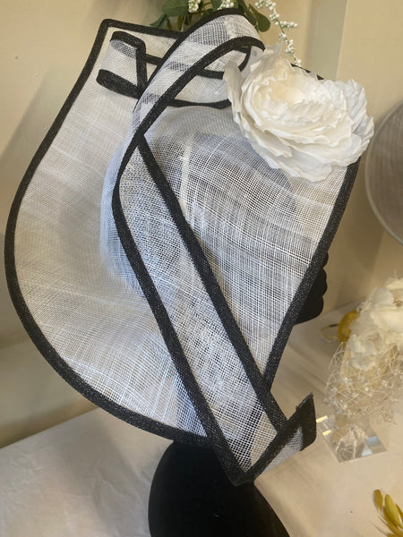 Black & White fascinator LEF 330