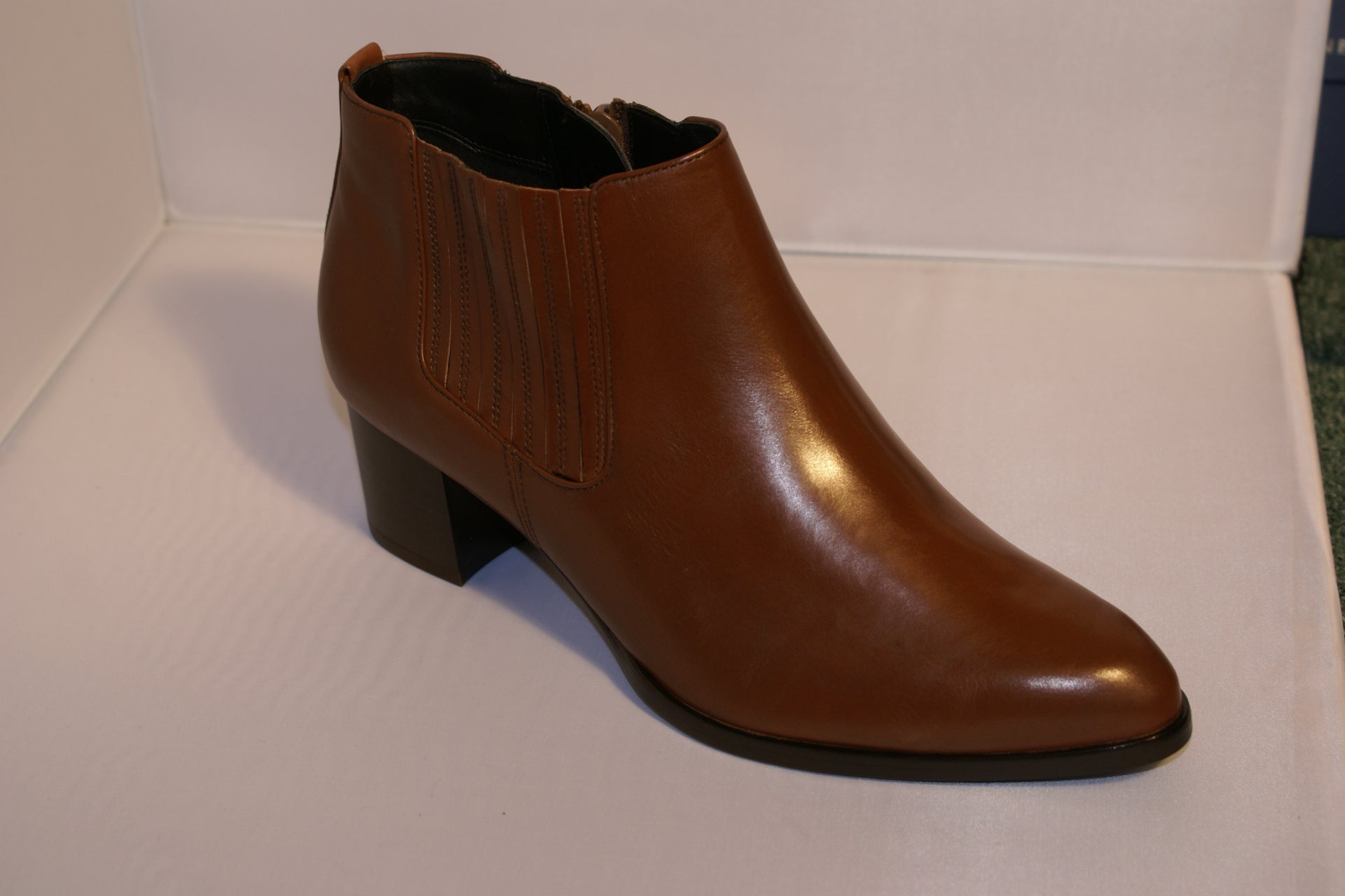 H069 Hogl ladies leather ankle boot
