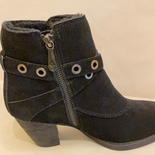 EMU EM18 ladies suede ankle boot