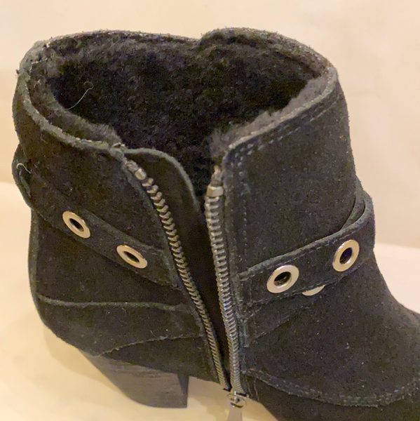 EMU EM18 ladies suede ankle boot