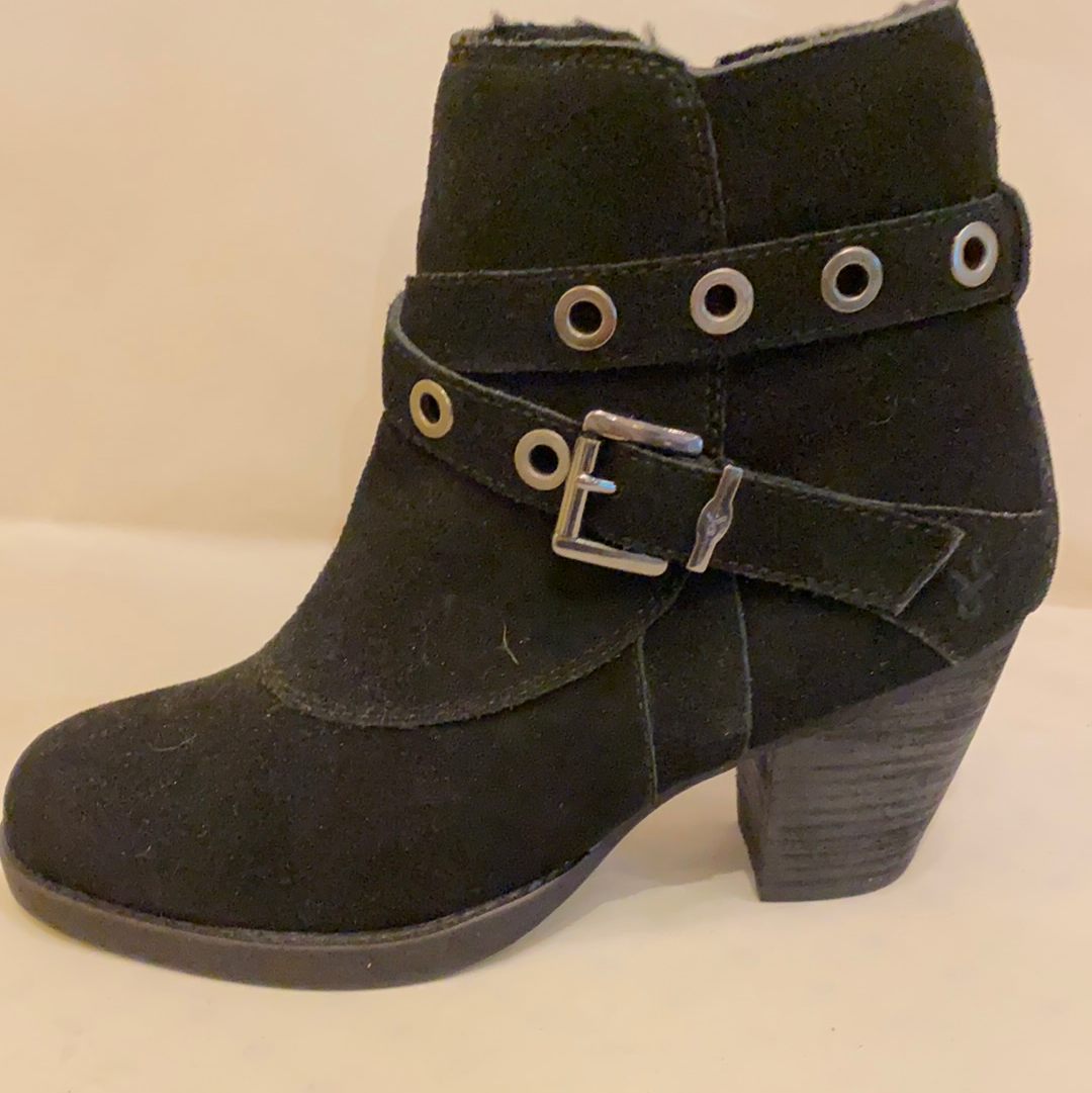 EMU EM18 ladies suede ankle boot