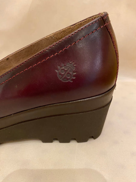 Yokono  ladies leather wedge shoe
