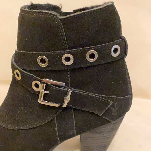 EMU EM18 ladies suede ankle boot